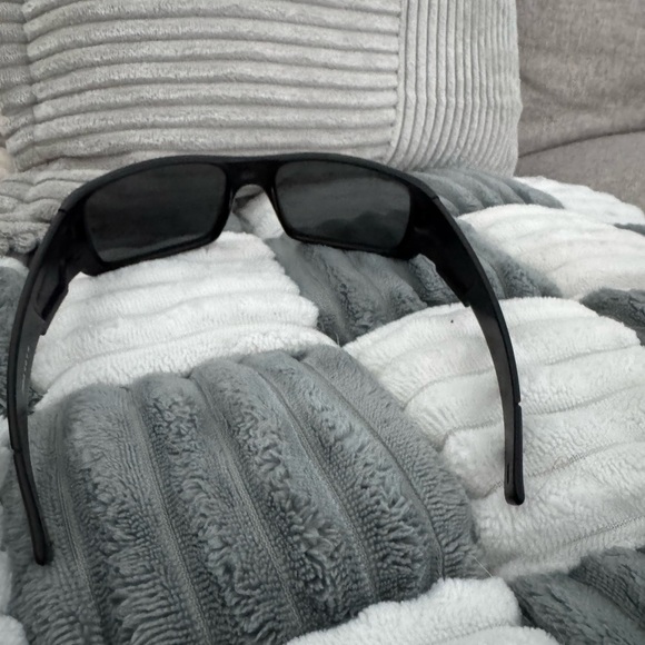 Oakley Black Sunglasses with Case - Picture 3 of 4